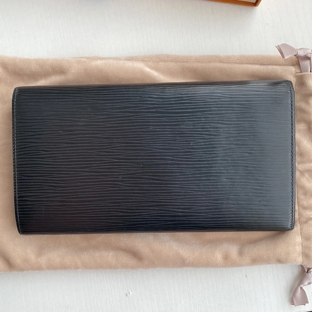 EUC LOUIS VUITTON Black Epi Sarah Wallet Vintage (CA1906) - Picture 3 of 16